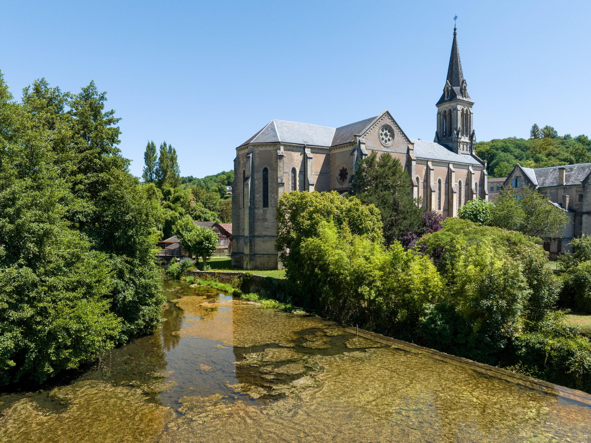 9285_le_bugue_eglise_sainte_sulplice_©InstapadesStudio_expiresOn-2033-07-31